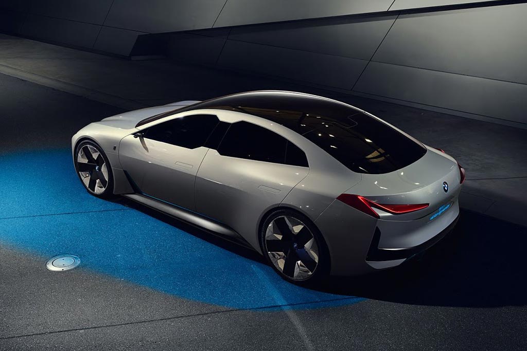 Фотография к новости В линейке BMW появится конкурент Tesla Model S