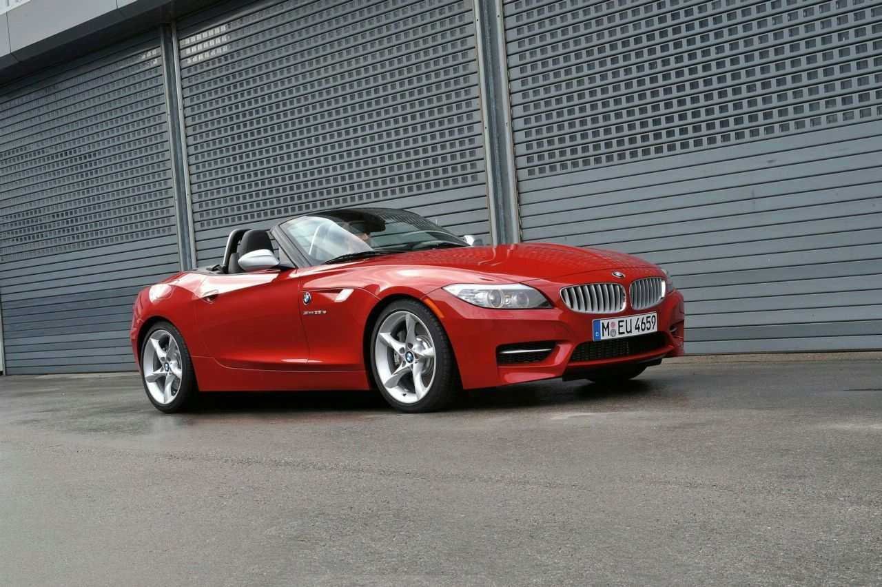 Фотография к новости Тест-драйв BMW Z4 sDrive35is: один по цене трех