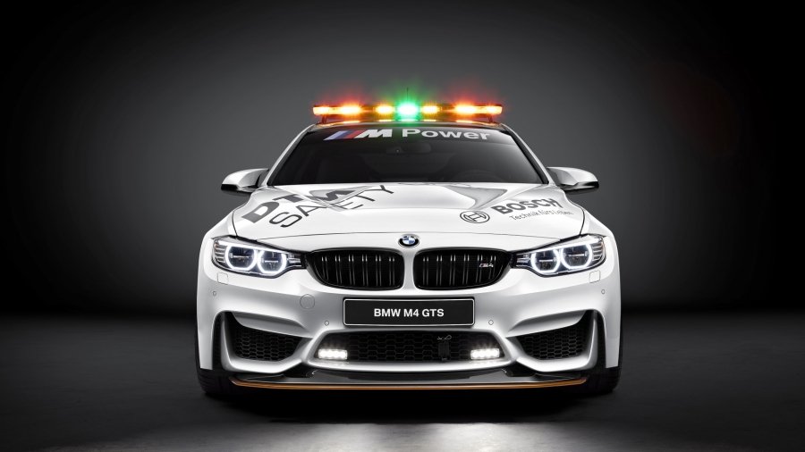 Фотография к новости Быстрейший спорткар BMW стал машиной безопасности DTM