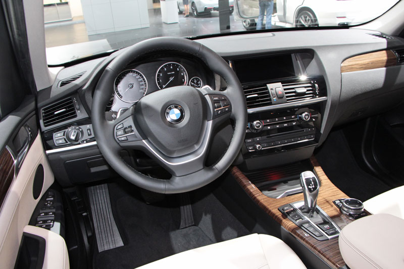 Фотография к новости Опубликованы первые фотографии салона новой BMW X3